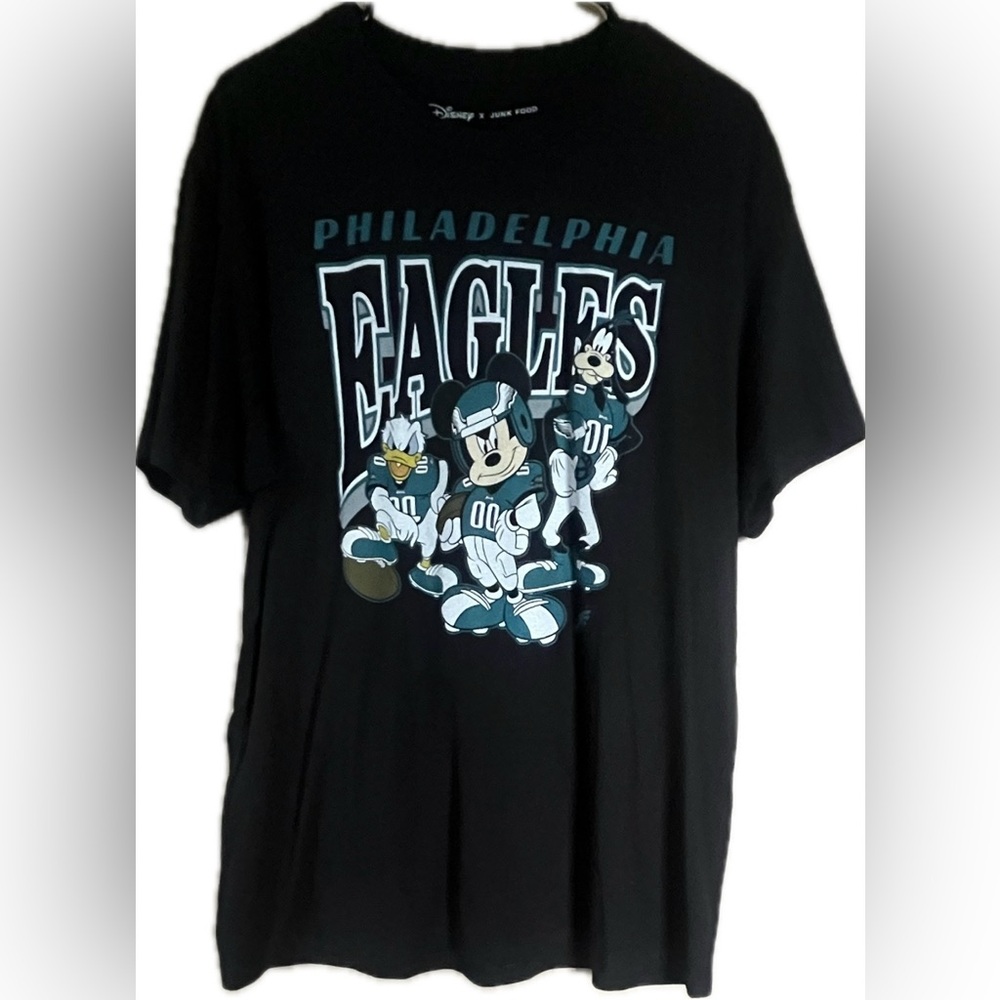 Philadelphia Eagles Black Graphic Disney T-Shirt. New without tags.  Size Large
